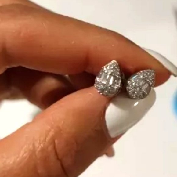 COPY - WATER DROP AAA ZIRCONIA SILVER STUD EARRINGS - Picture 4 of 5